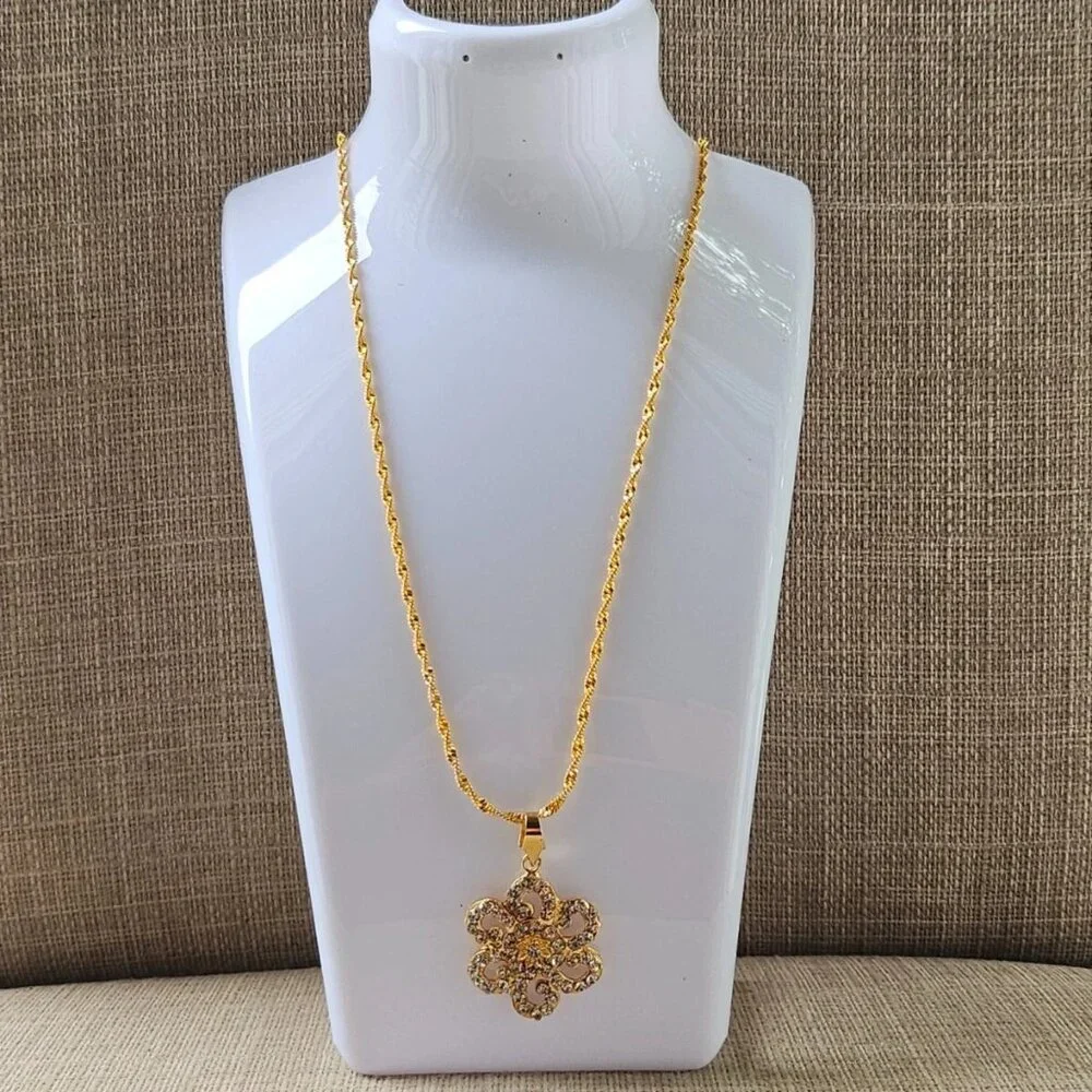 Women Necklace Fashion Gole Tone Crystals Accent Pendant Fashion Jewelry, New
